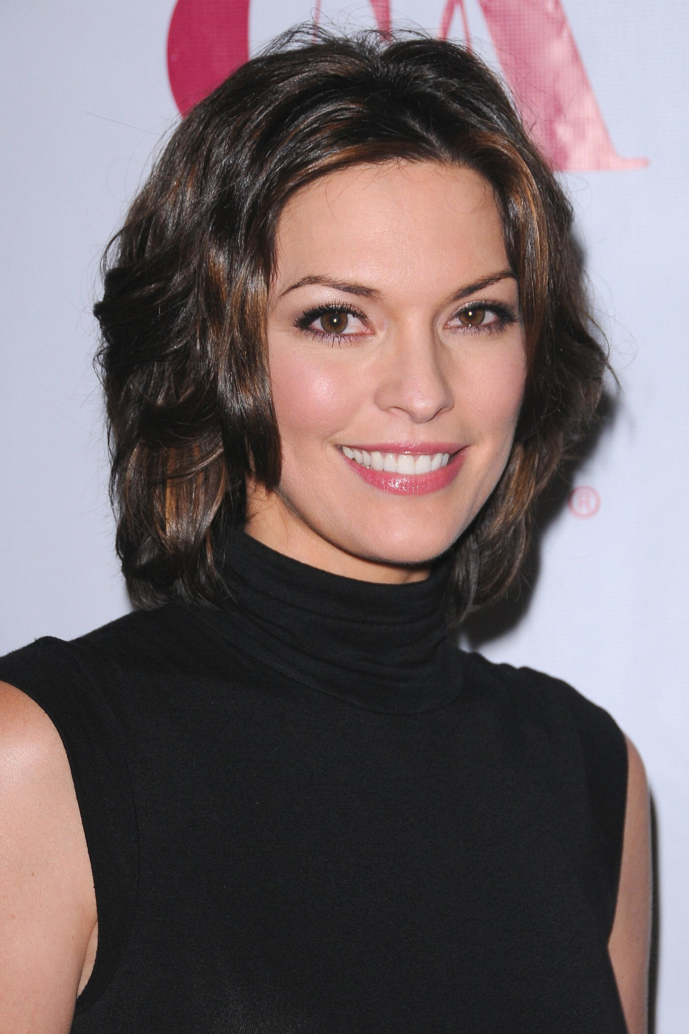 Alana De La Garza as Special Agent in Charge Isobel Castile in FBI: Most Wanted