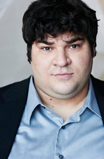 Michael Barra as Carl in FBI: Most Wanted
