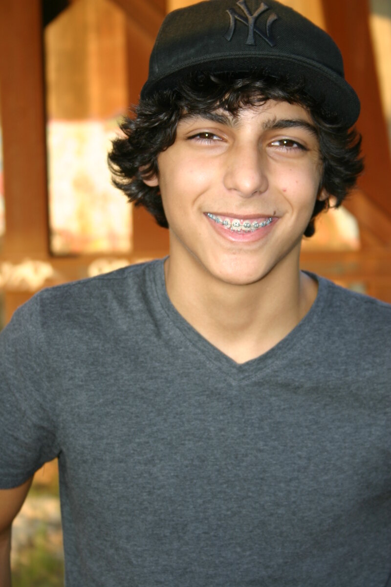 Seth Jose Guerra as Frank in FBI: Most Wanted